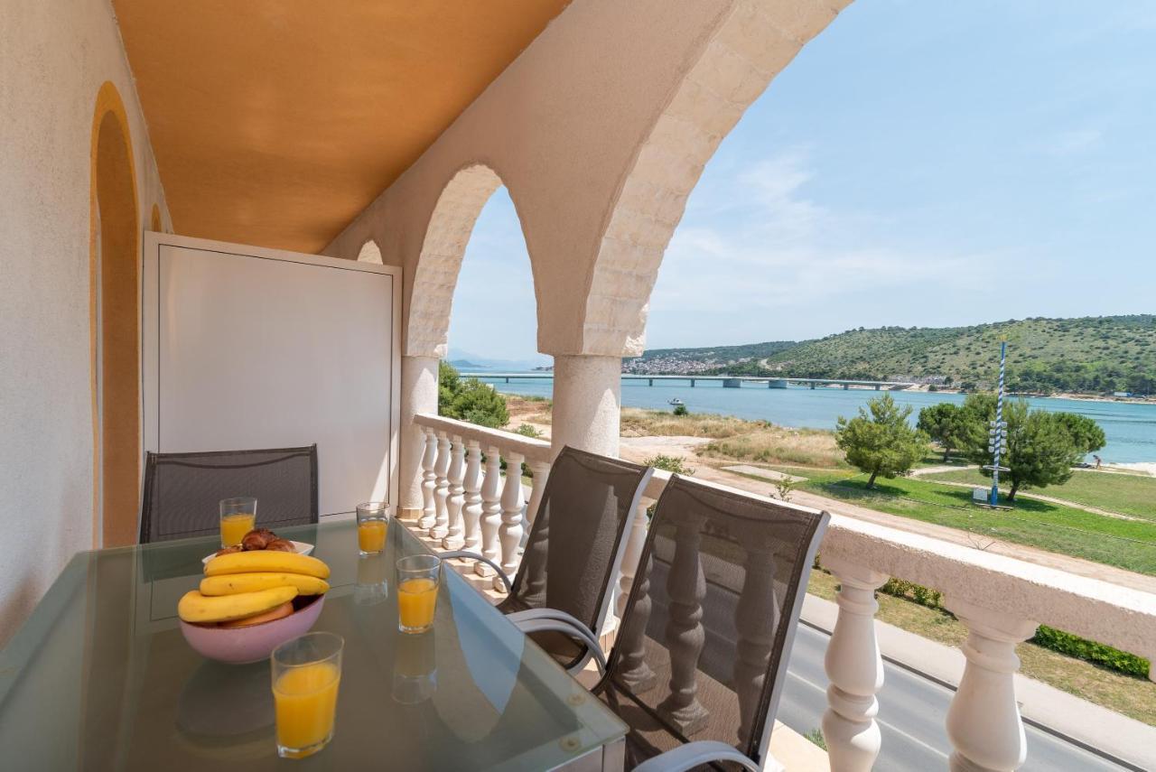 Apartman A2 - Seafront With Balcony 1 Min To Trogir